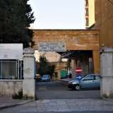 La struttura � praticamente ridotta a un rudere. Il rivestimento ocra si va sgretolando sempre pi� rapidamente e i caratteri blu che ne riportavano il nome si stanno cancellando. Nei pochi locali rimasti agibili trovano per� sede le autoambulanze dell�associazione di volontariato Serbari